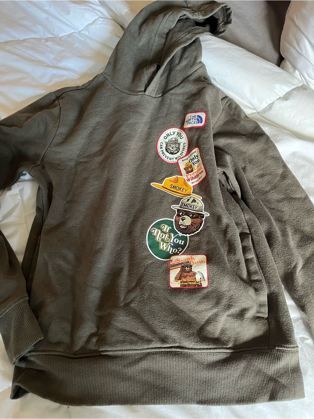 The North Face boy’s Olive Green Hoodie with Patch Details